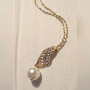 Gold Swirl & Pearl Pendant